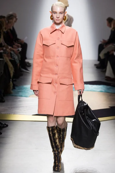 Look 17